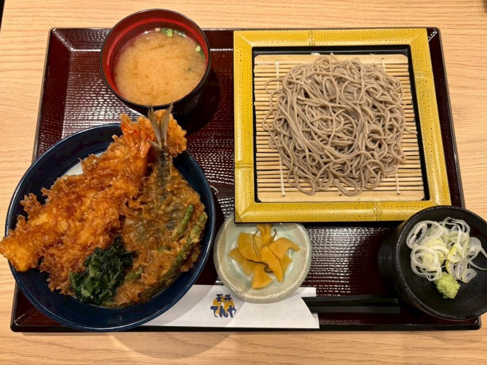 てんや　たれづけあじわい天丼（小）藪そばサービスセット（みそ汁付）　