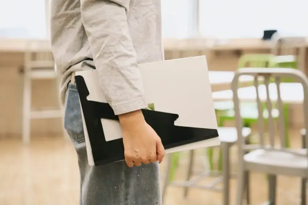 第3位　【出先の作業効率爆上げ】カフェでも“縦型デュアル”化がハンパない！さらに安く、軽量化したNECの「最強スタンド」を試してみた