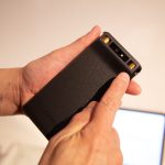 360°全方位集音に対応する全指向性マイク6基と、特定方向を狙って集音する指向性マイク2基を搭載