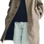 ＜買い物＞定番トップスにコートを羽織ってワンマイルウェア