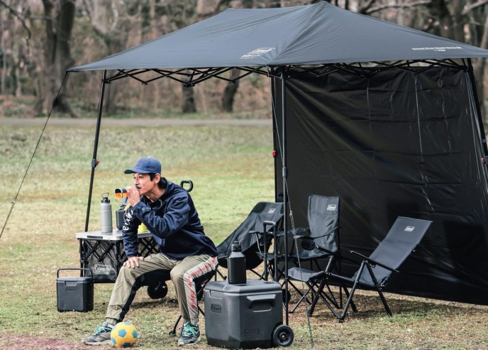 シェードと多彩なチェアでチームベンチにも、家族の応援席にもなる！