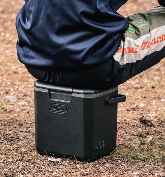 ちょっと腰を掛けるのにちょうどいい高さ。ただし耐荷重は60kgまで。