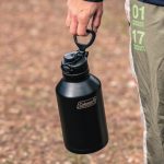 持ち運びに便利なハンドル付き。使わないときはたたんで格納できる