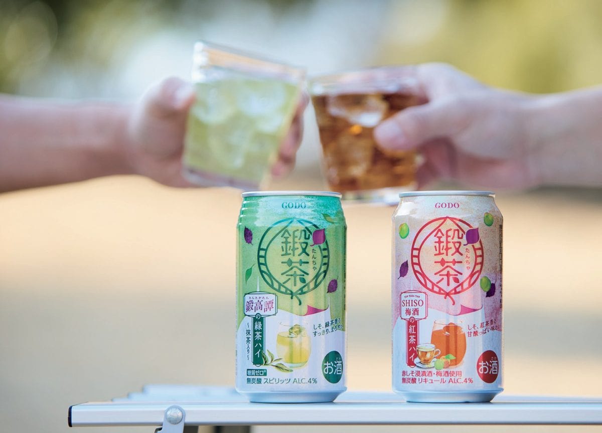 鍛高譚 左）鍛茶 鍛高譚の緑茶ハイ 右）鍛茶 TAN TAKA TAN SHISO梅酒の紅茶ハイ 各￥195