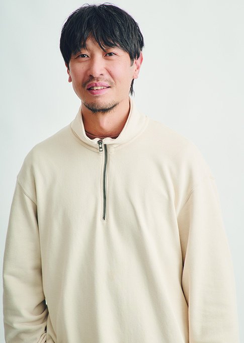 スタイリスト 栃木雅広さん
メンズファッション誌を中心に活躍。雑誌以外にも広告やカタログなど幅広く手掛ける。「シンプルデザインだから着回しが簡単です!」