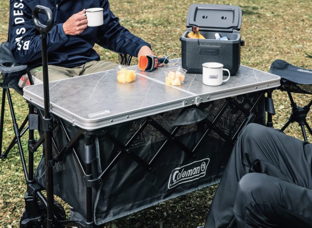 荷物を運んだあとは食事ができるテーブルに!