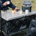 荷物を運んだあとは食事ができるテーブルに！