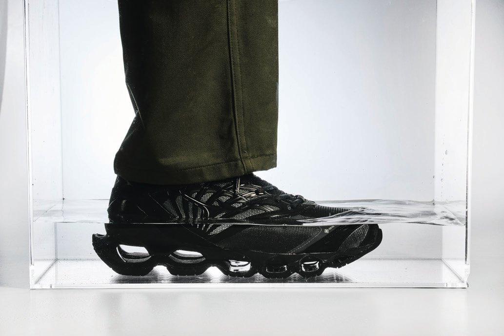 水深6cmの水たまりに踏み入れても問題なし！