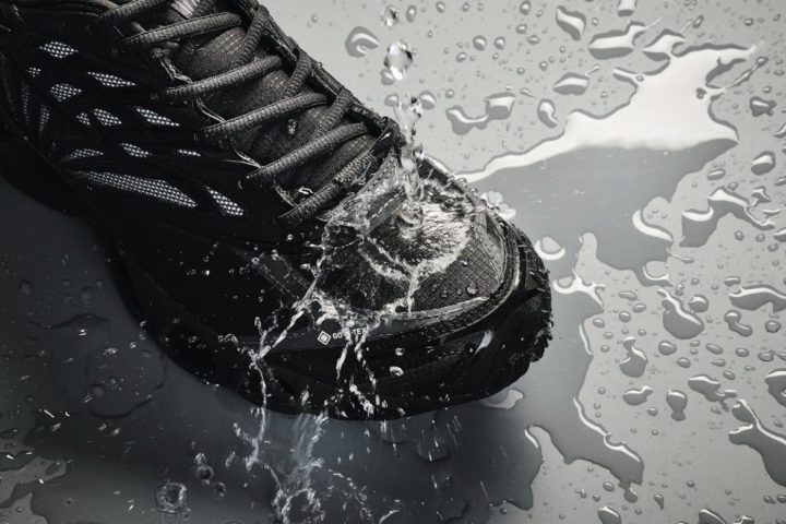 【通勤スニーカーの最適解】悪天候も完全制覇!“黒×ゴアテックス”でオンオフ使えるミズノ「ウエーブプロフェシー」を指名買い