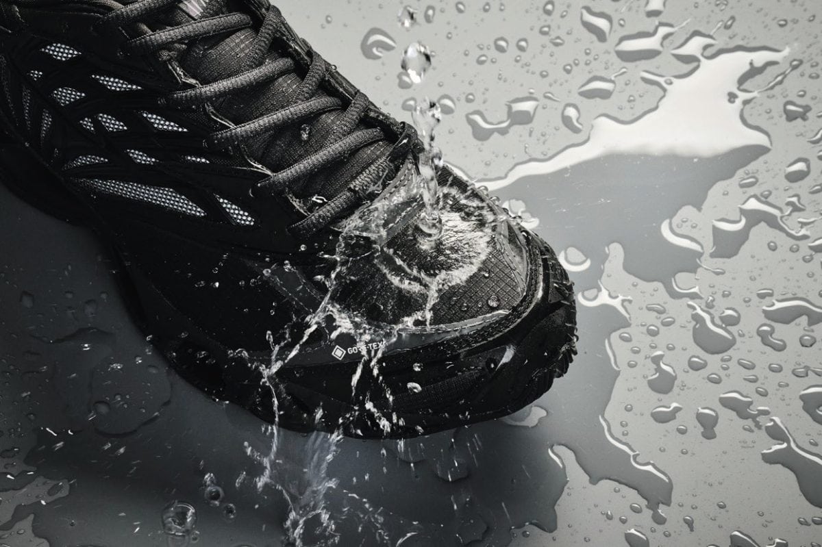 水深6cmの水たまりに踏み入れても問題なし！