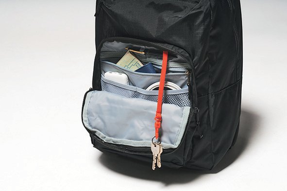 エル・エル・ビーン スーパー・デラックス・ブック・パック、38L　「小物がすっきりまとまる正面ポケット」