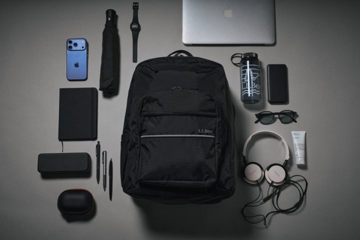 【通勤快適リュックの最適解】L.L.Beanの大定番が“全身黒”に!タフで都会的な「ブラックパックス」が覇権レベルに出来がイイ