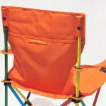 背もたれには便利なポケットが