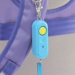 防犯ブザー用のぶら下げリング付き