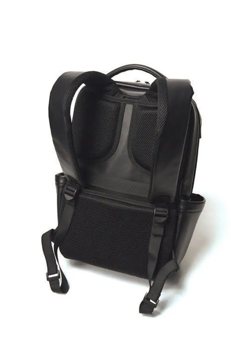 第1位　【無印良品の神リュックも】通勤が劇的にラク！荷物が多い人必見の「疲れない最強バッグ」3選