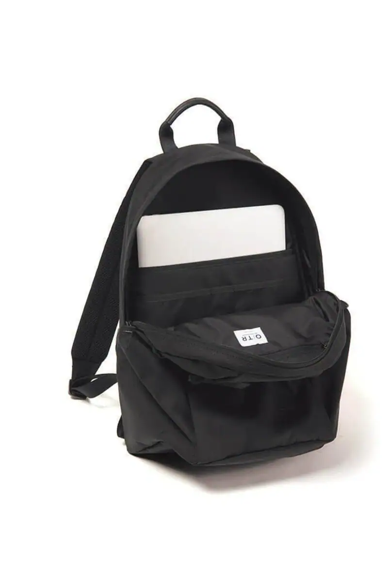 第3位　【通勤快適バッグの最終結論】スーツにも私服にもハマる！エースの新作ほか、収納と上品さを兼ね備えた「最強リュック」3選