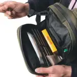 第1位　【大人の休日バッグ大本命】スリングなのにタブレットも余裕！「荷物多め派」に推したい最強バッグ2選