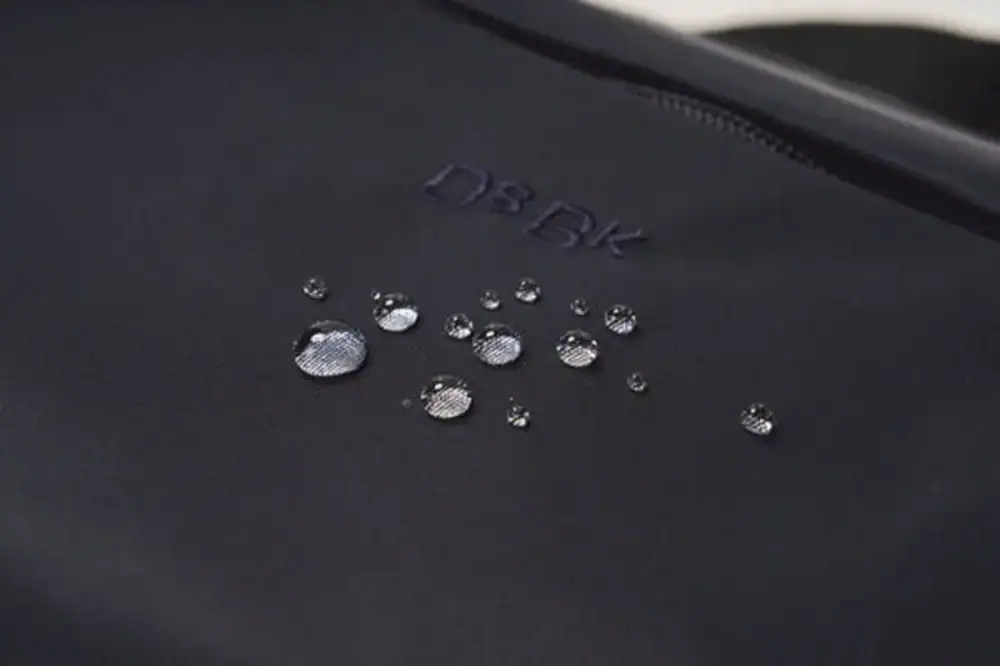 第1位　【大人の休日バッグ大本命】スリングなのにタブレットも余裕！「荷物多め派」に推したい最強バッグ2選