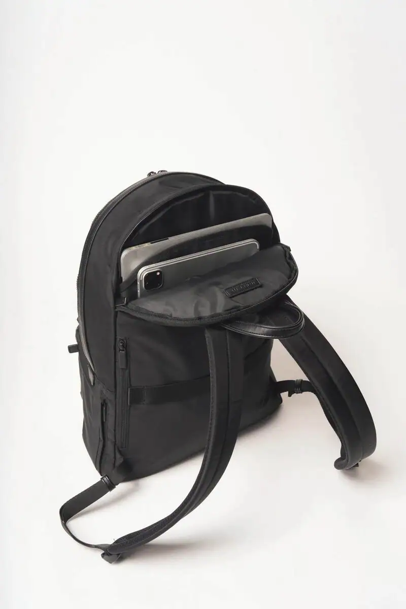 第3位　【通勤快適バッグの最終結論】スーツにも私服にもハマる！エースの新作ほか、収納と上品さを兼ね備えた「最強リュック」3選