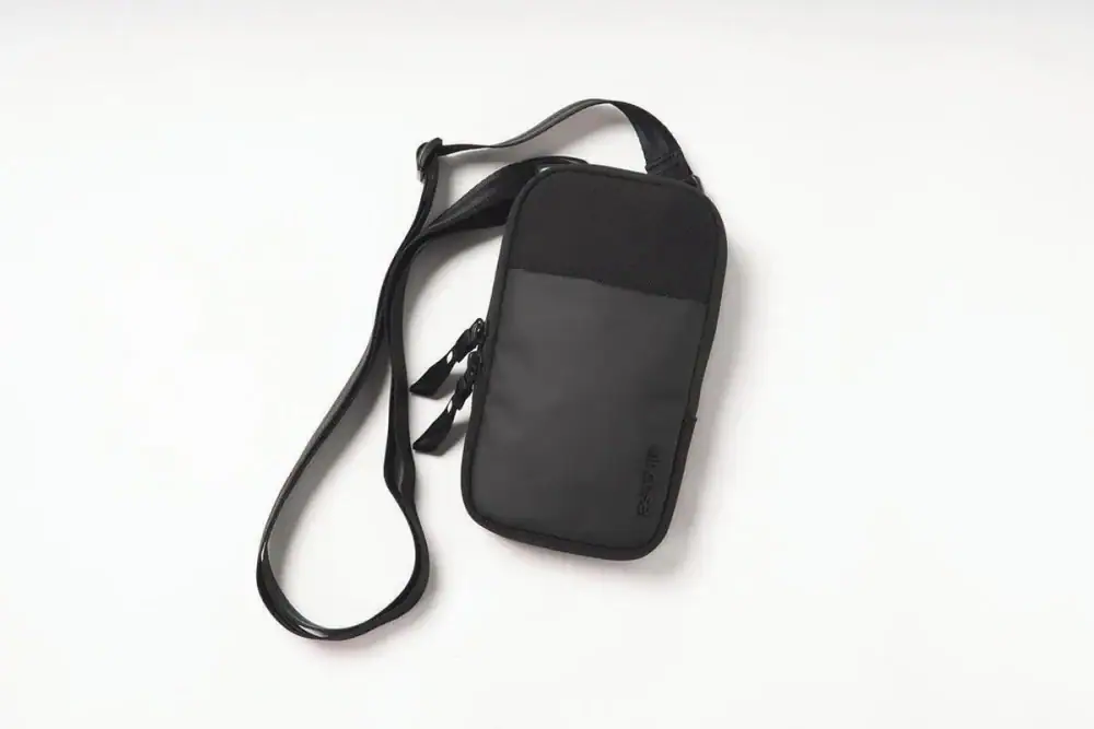 第1位　【手ぶら最強】スマホと財布だけで出かける！“多彩なポケットが超便利”大人の休日ショルダーバッグ3選を徹底解説