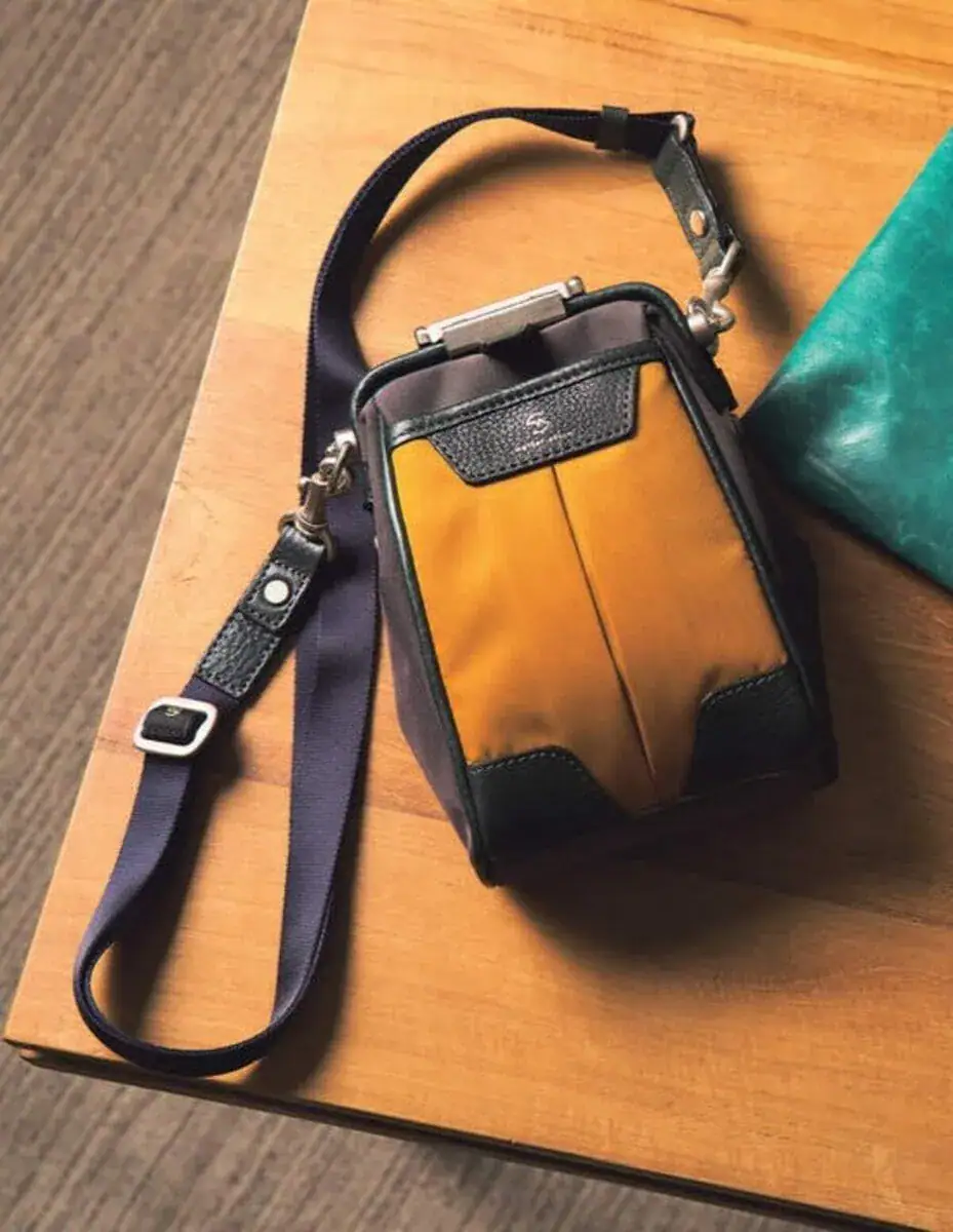 第1位　【手ぶら最強】スマホと財布だけで出かける！“多彩なポケットが超便利”大人の休日ショルダーバッグ3選を徹底解説