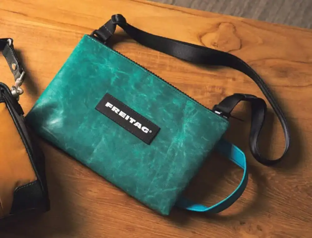 第1位　【手ぶら最強】スマホと財布だけで出かける！“多彩なポケットが超便利”大人の休日ショルダーバッグ3選を徹底解説