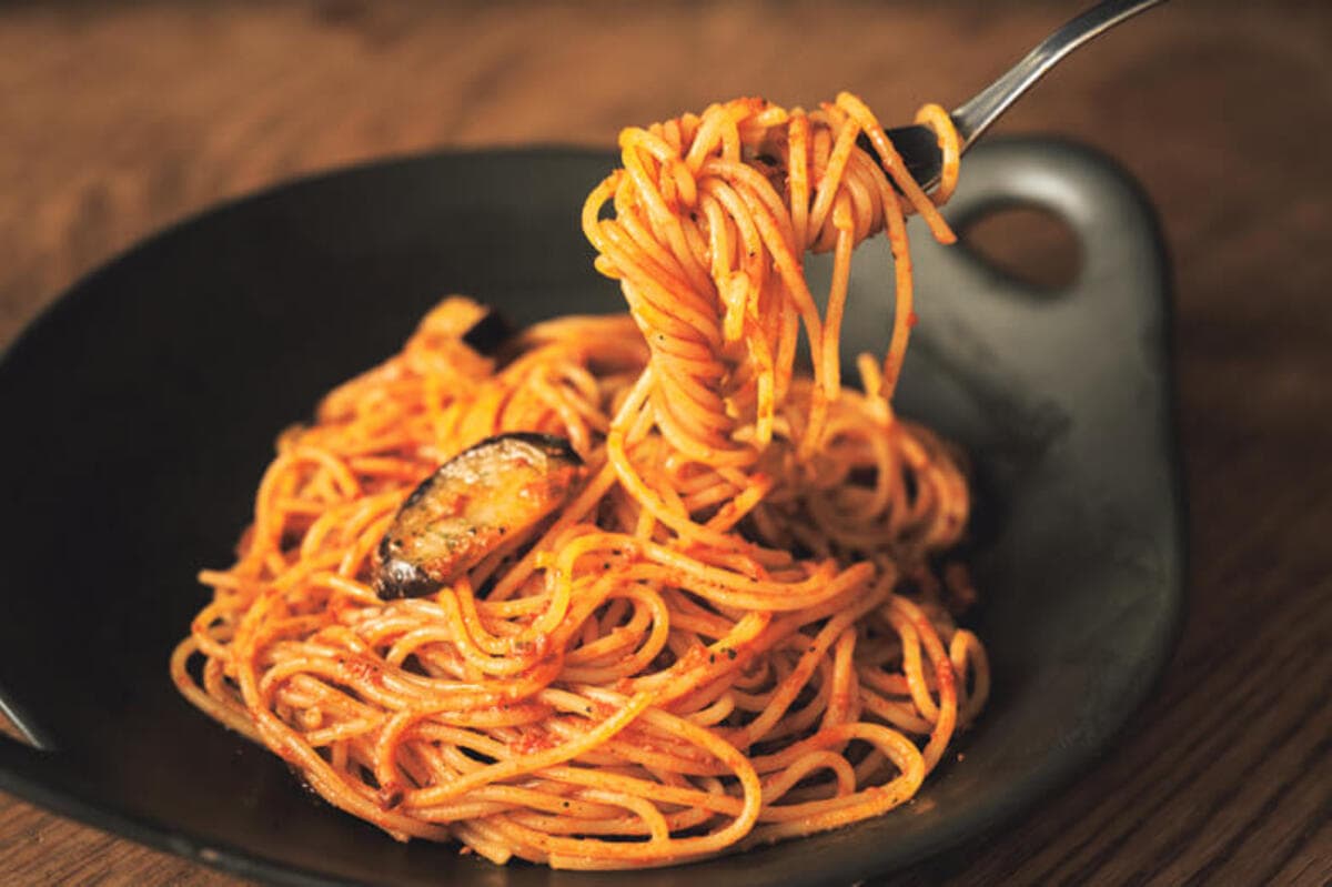 細麺パスタはソースがよくからむし、揚げナスも美味しくて完成度が高い