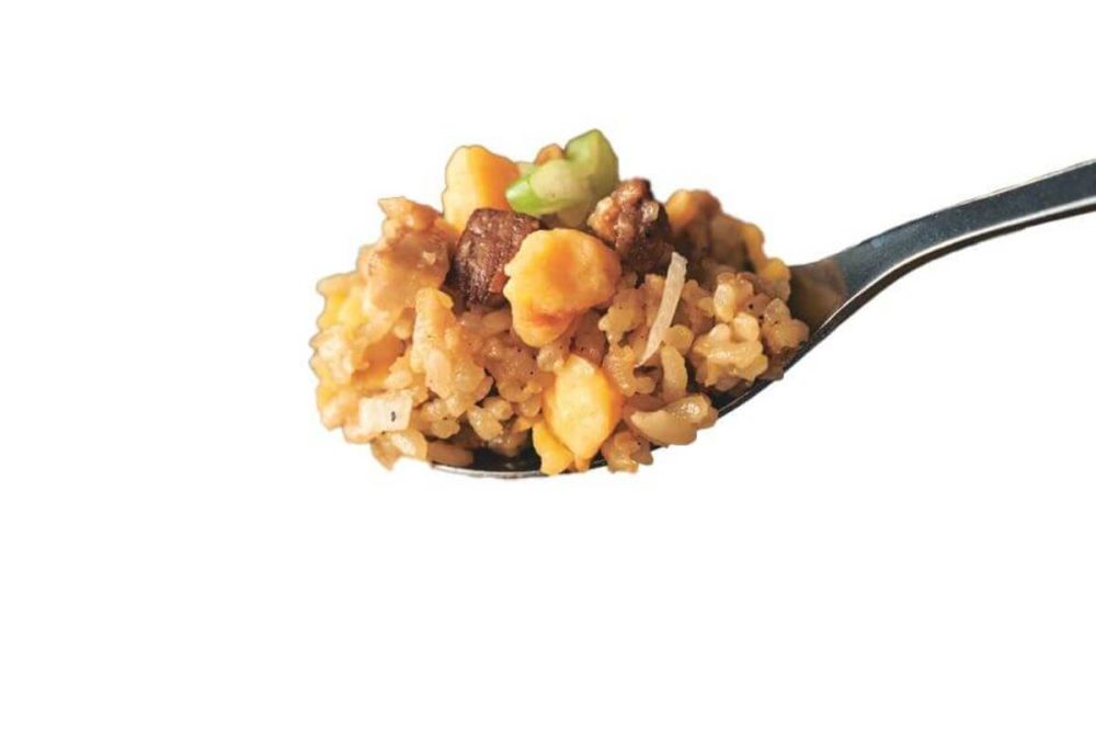 冷凍炒飯ではあまり見たことがないぐらい卵がたっぷり入っていて贅沢