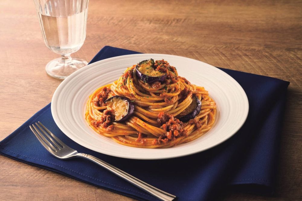 日清食品　冷凍 完全メシ DELI じっくり煮込んだボロネーゼ