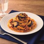 日清食品　冷凍 完全メシ DELI じっくり煮込んだボロネーゼ