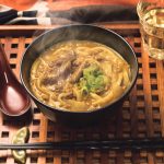 日清食品　冷凍 完全メシ DELI 和風だしがきいた牛カレーうどん