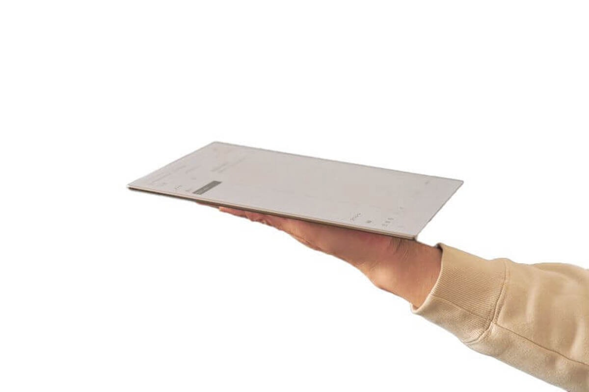 極薄＆超軽量で持ち運び至便！