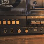 バブル時代の名残をとどめながら、現代の音楽視聴環境にも対応している