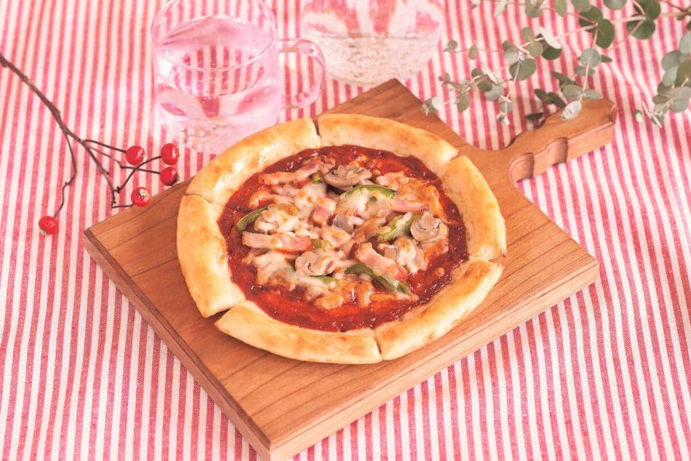 日清食品 冷凍 完全メシ DELI ナポリ風ベーコンミックスピザ