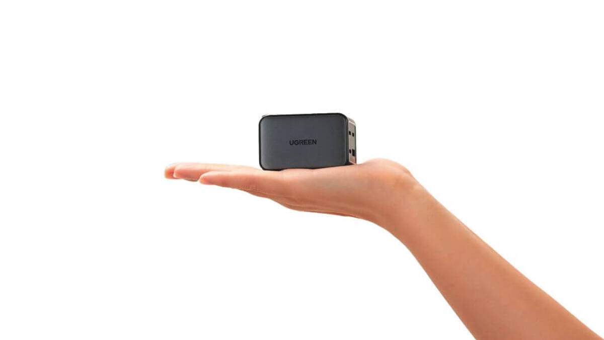 持ち歩きやすいミニボディ