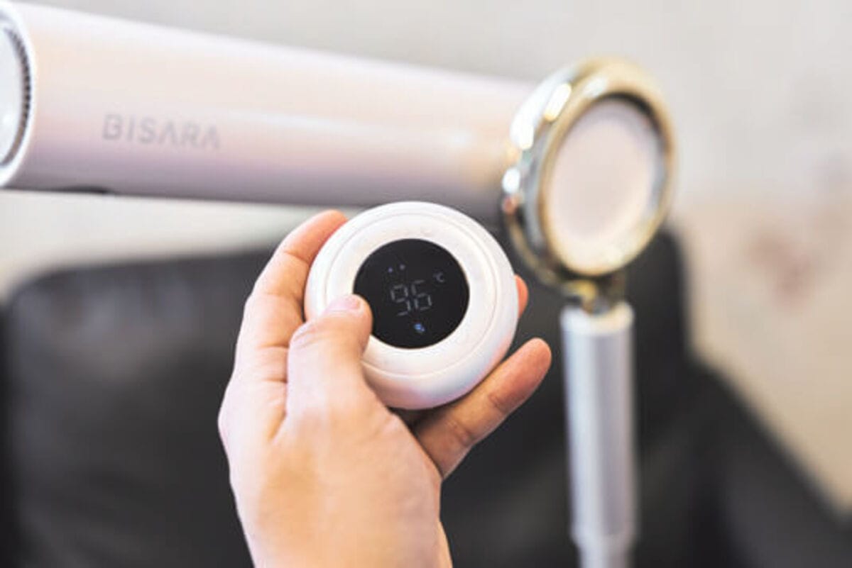 リモコン付きで直感的に操作が可能