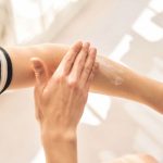 瞬間浸透テクノロジーを採用しており、角質層まで素早く届き、肌を保湿する