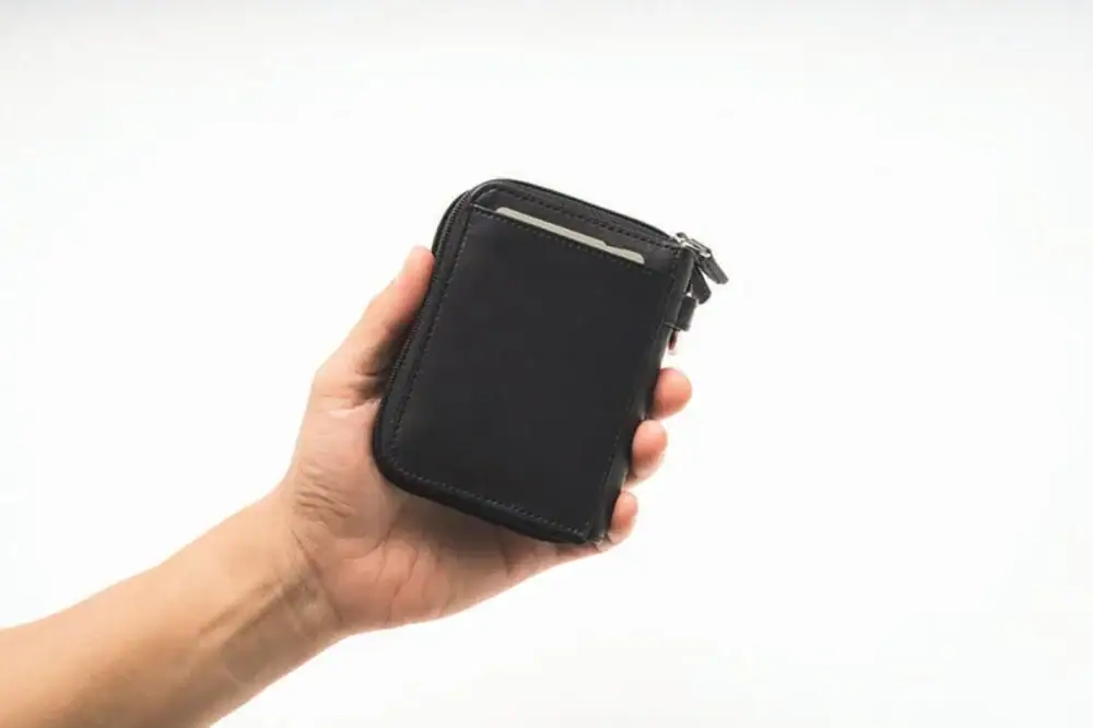 第1位　【収納力が異常】カード21枚からスマホまで！身軽に動きたい大人のための“新時代”ウォレット4選を徹底解説