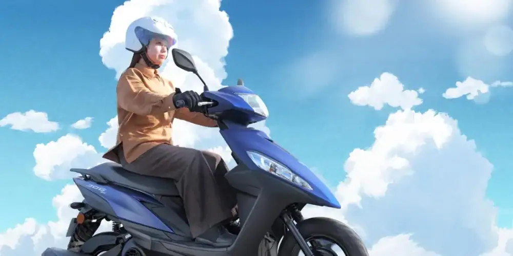 第3位　【原付免許で乗れるヤマハの125cc】新基準原付「JOG ONE」が快適すぎる！25万円台＆乗りやすさを重視した“軽快スクーター”の正解