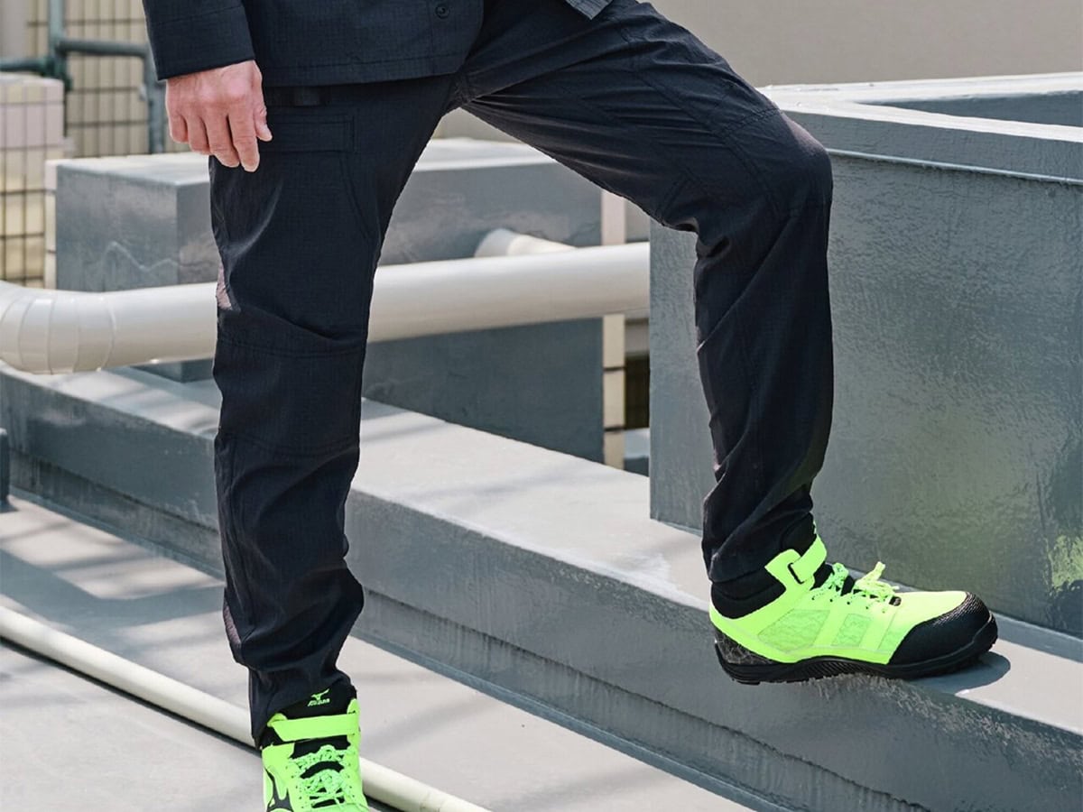 ストレッチカーゴパンツ ブラック オープン価格（ミズノ公式オンライン販売価格 ¥25,300）