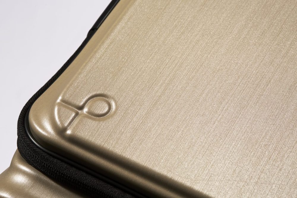 新色：ゴールドヘアライン