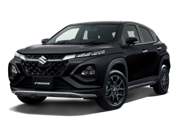 【200万円台の爆売れSUV】スズキ「フロンクス」をさらに進化!都会顔に重厚感をプラスする純正キット“ナイトメタル”の破壊力がスゴイ