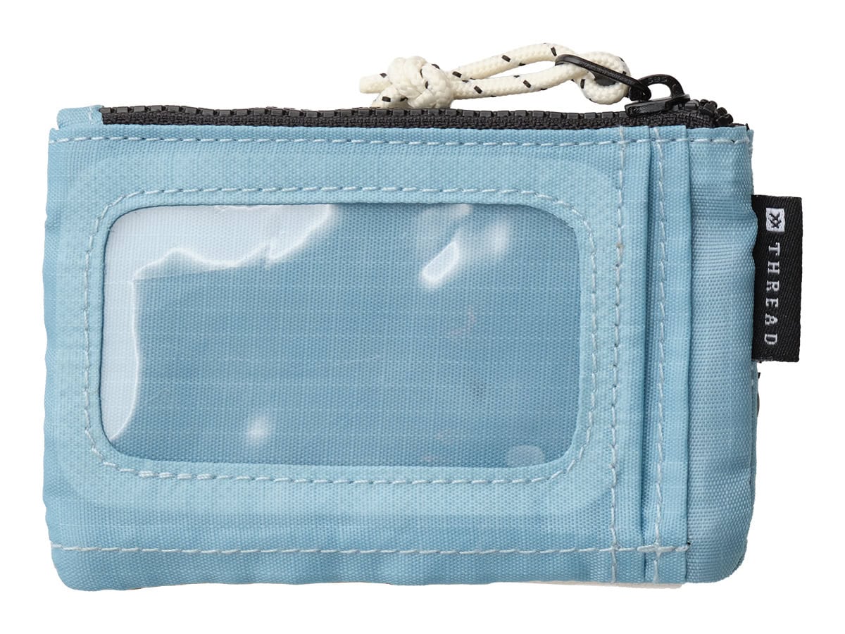 背面にはカードホルダーを