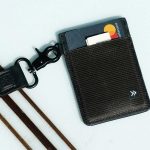 本体はレザーとラテックス・ゴム製生地のスリーブにて構成