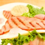 ベーコンエッグなんて、朝食の定番メニュー。朝からタンパク質を摂ることは重要です