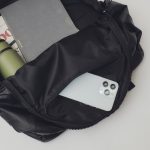 メイン収納のフタ側にもポケットを装備