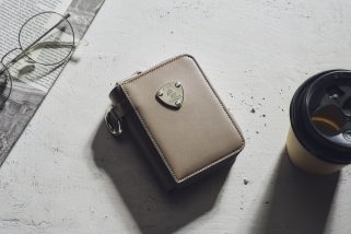 【コンパクトなのに現金もカギも集約】アタオのオールインワン財布「ロミー」が手ぶら派の最適解だった／No.1モノ雑誌編集長のお墨付き『コレ買いです』Vol.163