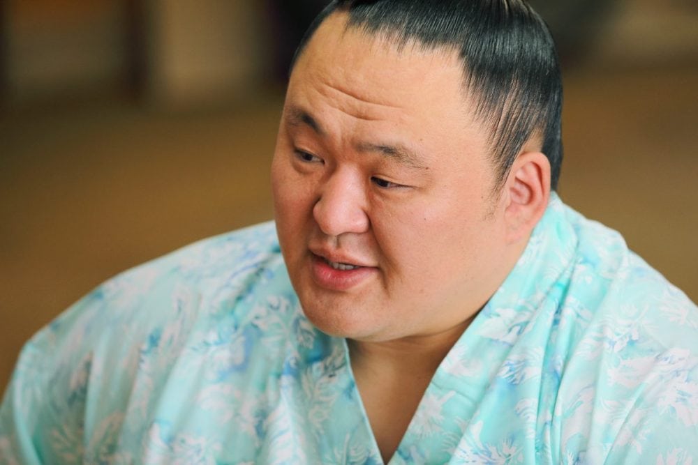 今後の目標について語る玉鷲関