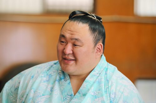 【玉鷲関の素顔】趣味の「手芸・刺繍」はプロ顔負け!? 鉄人力士を支える意外なメンタル術。 地方場所の必需品・裁縫セットも大公開