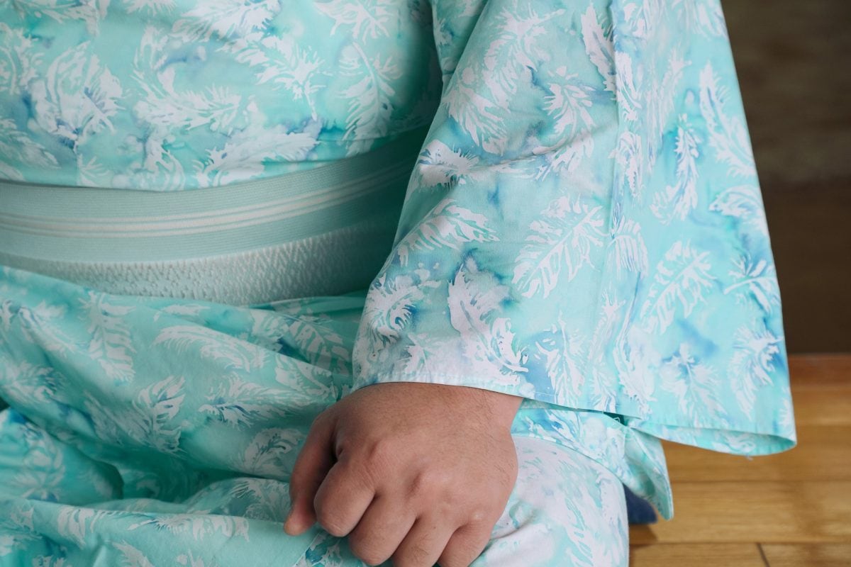 四股名に由来して「鳥の羽」の柄をセレクト。青色は玉鷲関の好きな色